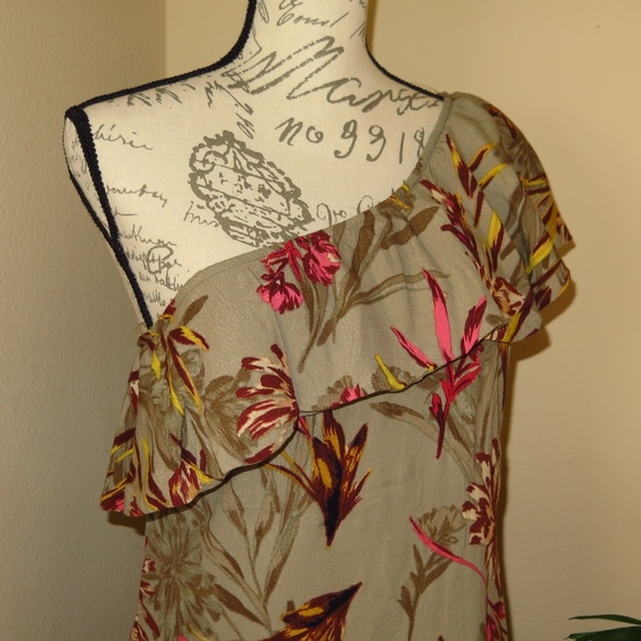 ASTR * One Shoulder Floral Ruffled Medium NWT - Picture 5 of 8